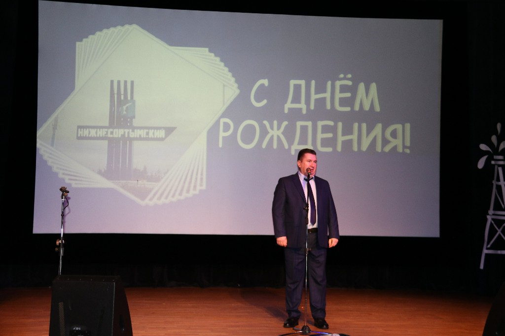 14 октября 2022 года в 12.00 часов состоялся торжественный праздничный театрализованный концерт «Вот одна из тех историй…», посвященный 31-летию поселка Нижнесортымский