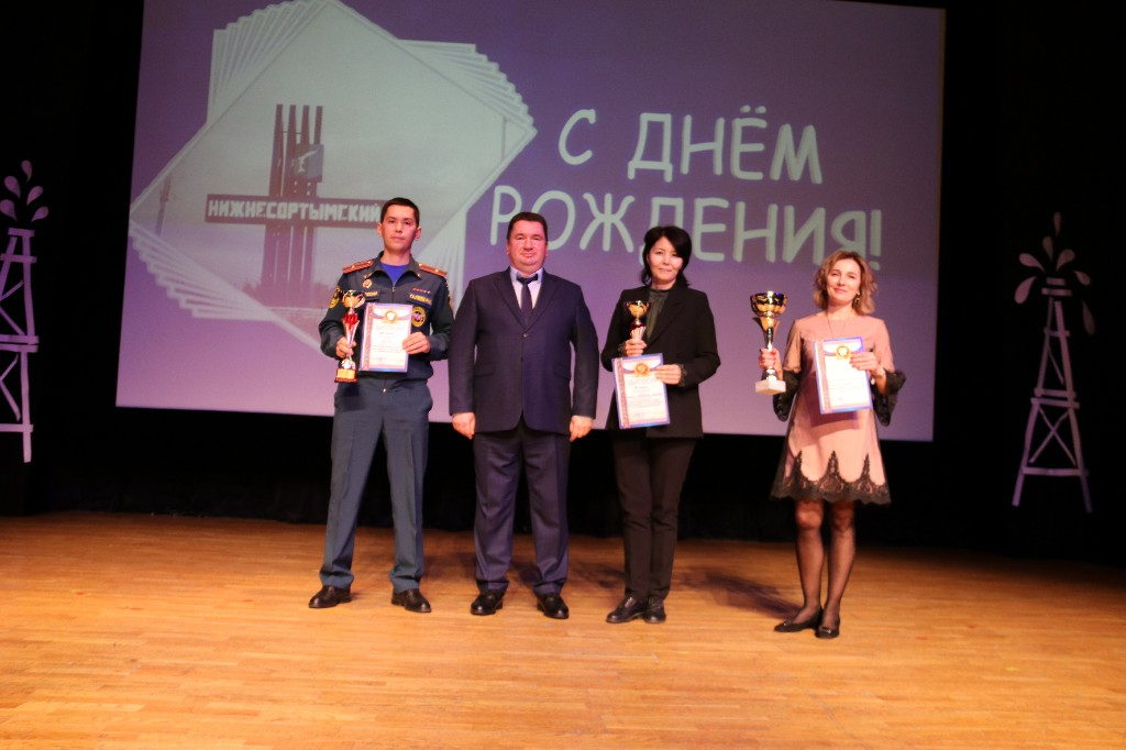 14 октября 2022 года в 12.00 часов состоялся торжественный праздничный театрализованный концерт «Вот одна из тех историй…», посвященный 31-летию поселка Нижнесортымский