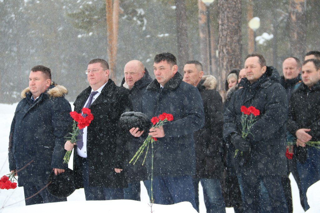 22 февраля 2023 в 15:00 у памятника «Героям, павшим в боях за Родину», состоялся митинг «СЛАВА ЗАЩИТНИКАМ ОТЕЧЕСТВА». #СлаваЗащитникамОтечества #Своихнебросаем #Мывместе