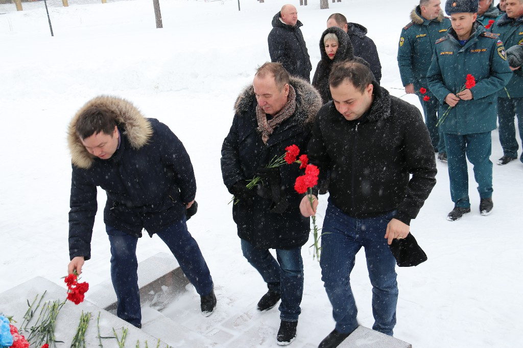 22 февраля 2023 в 15:00 у памятника «Героям, павшим в боях за Родину», состоялся митинг «СЛАВА ЗАЩИТНИКАМ ОТЕЧЕСТВА». #СлаваЗащитникамОтечества #Своихнебросаем #Мывместе