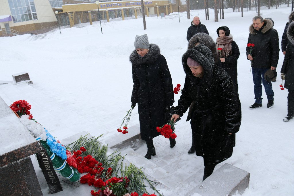 22 февраля 2023 в 15:00 у памятника «Героям, павшим в боях за Родину», состоялся митинг «СЛАВА ЗАЩИТНИКАМ ОТЕЧЕСТВА». #СлаваЗащитникамОтечества #Своихнебросаем #Мывместе