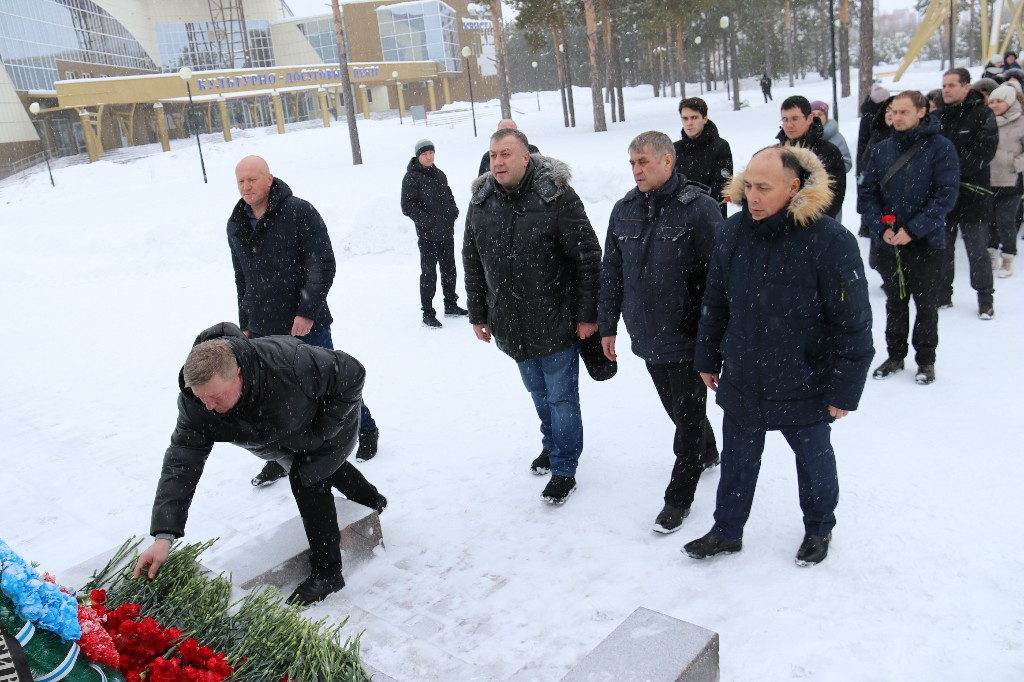 22 февраля 2023 в 15:00 у памятника «Героям, павшим в боях за Родину», состоялся митинг «СЛАВА ЗАЩИТНИКАМ ОТЕЧЕСТВА». #СлаваЗащитникамОтечества #Своихнебросаем #Мывместе