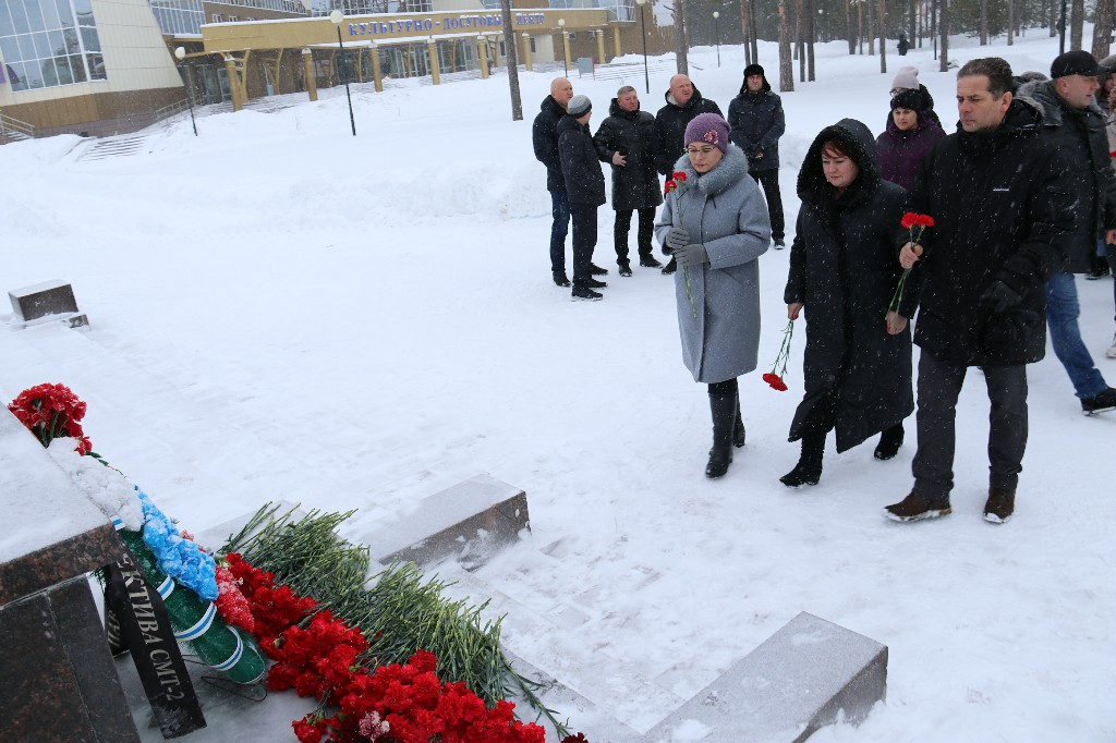 22 февраля 2023 в 15:00 у памятника «Героям, павшим в боях за Родину», состоялся митинг «СЛАВА ЗАЩИТНИКАМ ОТЕЧЕСТВА». #СлаваЗащитникамОтечества #Своихнебросаем #Мывместе