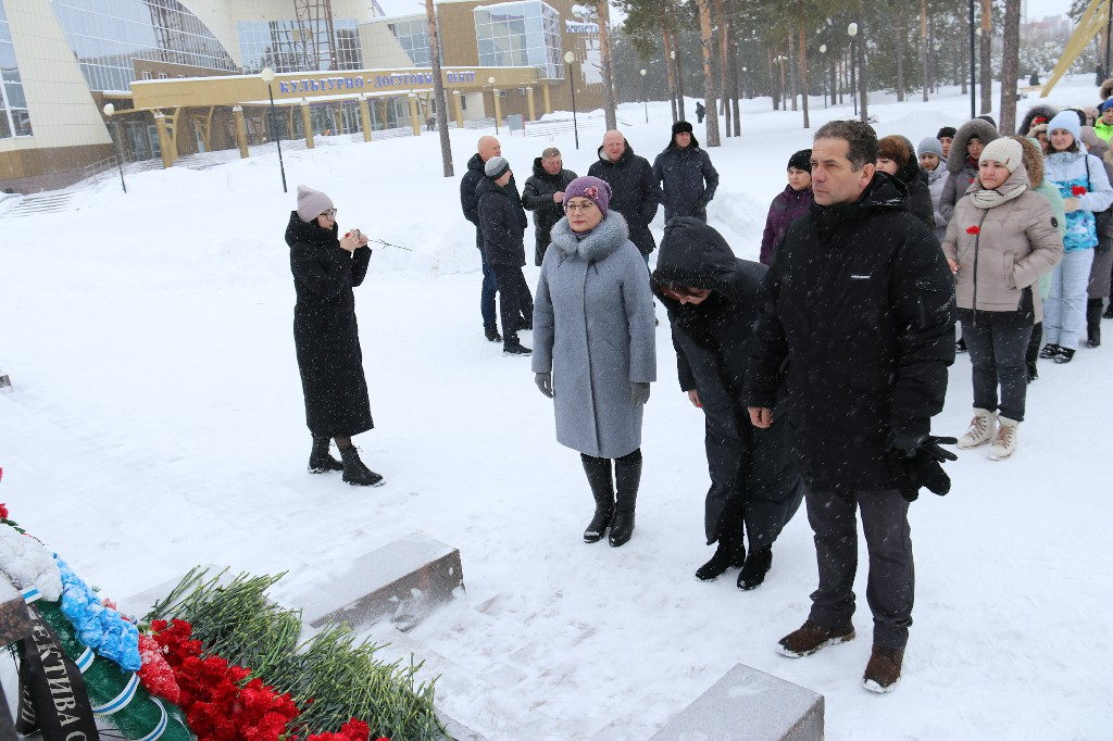 22 февраля 2023 в 15:00 у памятника «Героям, павшим в боях за Родину», состоялся митинг «СЛАВА ЗАЩИТНИКАМ ОТЕЧЕСТВА». #СлаваЗащитникамОтечества #Своихнебросаем #Мывместе