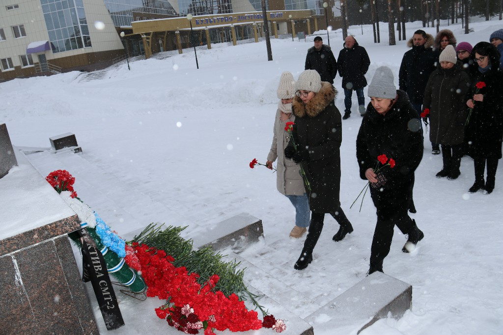 22 февраля 2023 в 15:00 у памятника «Героям, павшим в боях за Родину», состоялся митинг «СЛАВА ЗАЩИТНИКАМ ОТЕЧЕСТВА». #СлаваЗащитникамОтечества #Своихнебросаем #Мывместе