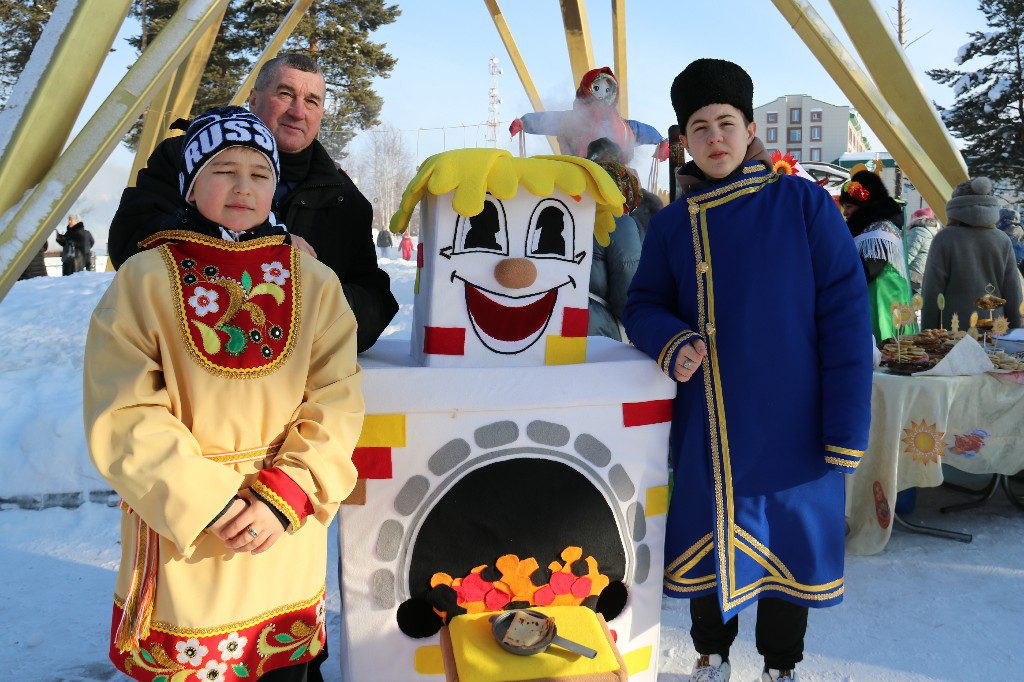 26 февраля 2023 года в 12:00 часов на центральной площади КДЦ «Кристалл», собралось много жителей, чтобы отпраздновать последний день Масленицы — Народное гуляние «Душа наша – Масленица»