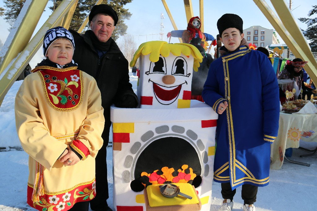 26 февраля 2023 года в 12:00 часов на центральной площади КДЦ «Кристалл», собралось много жителей, чтобы отпраздновать последний день Масленицы — Народное гуляние «Душа наша – Масленица»