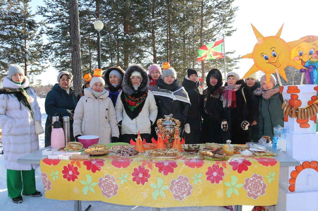 26 февраля 2023 года в 12:00 часов на центральной площади КДЦ «Кристалл», собралось много жителей, чтобы отпраздновать последний день Масленицы — Народное гуляние «Душа наша – Масленица»