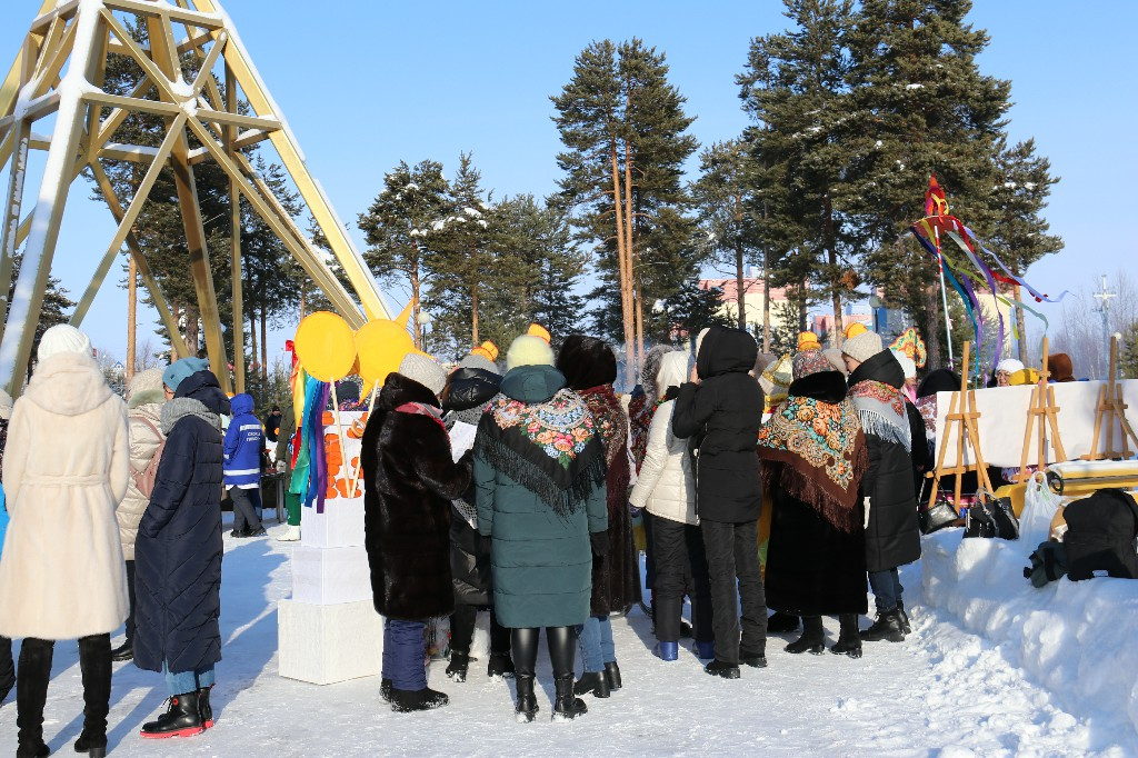 26 февраля 2023 года в 12:00 часов на центральной площади КДЦ «Кристалл», собралось много жителей, чтобы отпраздновать последний день Масленицы — Народное гуляние «Душа наша – Масленица»