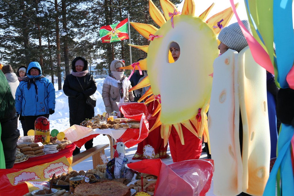 26 февраля 2023 года в 12:00 часов на центральной площади КДЦ «Кристалл», собралось много жителей, чтобы отпраздновать последний день Масленицы — Народное гуляние «Душа наша – Масленица»