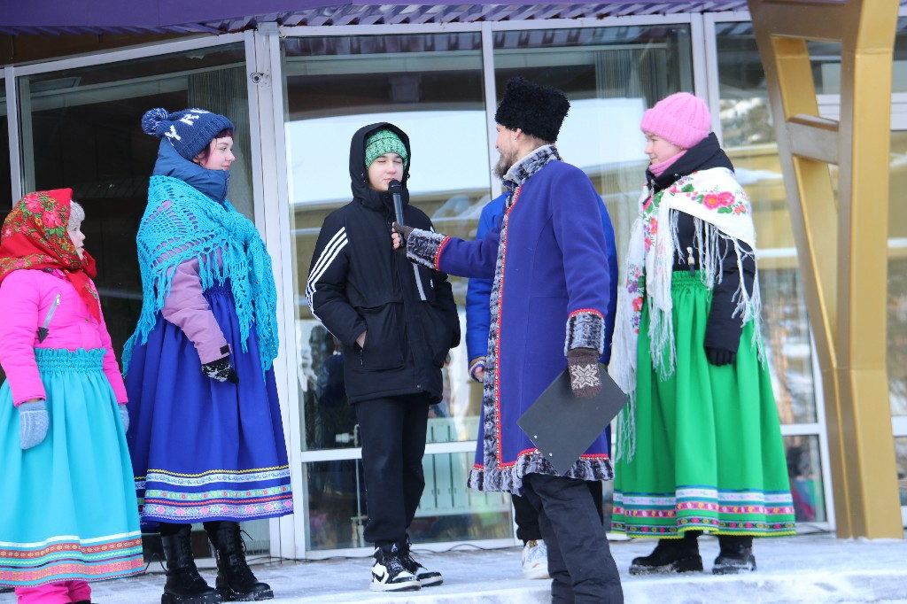 26 февраля 2023 года в 12:00 часов на центральной площади КДЦ «Кристалл», собралось много жителей, чтобы отпраздновать последний день Масленицы — Народное гуляние «Душа наша – Масленица»