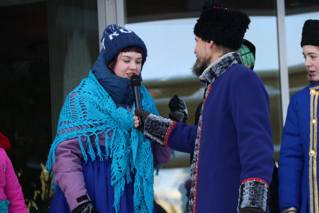 26 февраля 2023 года в 12:00 часов на центральной площади КДЦ «Кристалл», собралось много жителей, чтобы отпраздновать последний день Масленицы — Народное гуляние «Душа наша – Масленица»