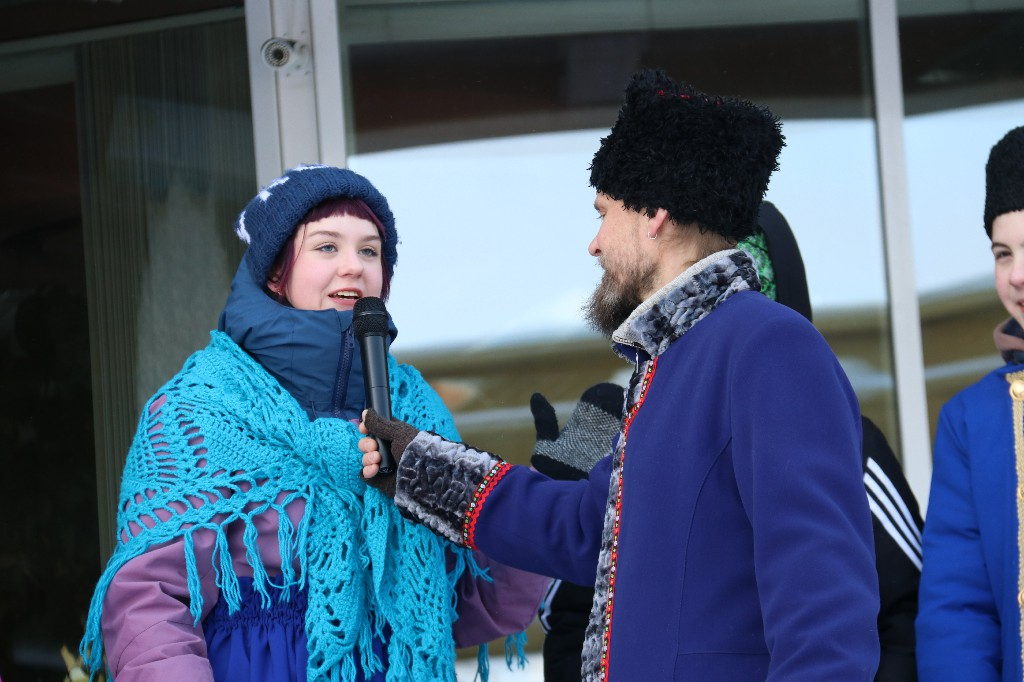 26 февраля 2023 года в 12:00 часов на центральной площади КДЦ «Кристалл», собралось много жителей, чтобы отпраздновать последний день Масленицы — Народное гуляние «Душа наша – Масленица»