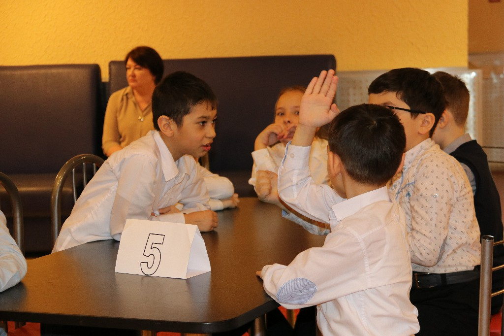 12 апреля 2023 года в 14:00 часов в диско-зале КДЦ «Кристалл» прошла игровая программа, посвящённая Дню космонавтики для школьников 2 классов – «В небо к звёздам»