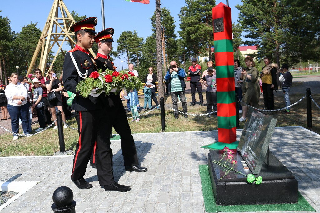 28 мая 2023 года в 12:00 часов в день празднования 105-летия Пограничных войск Российской Федерации на площади КДЦ «Кристалл» у мемориальной доски Пограничникам состоялся торжественный митинг