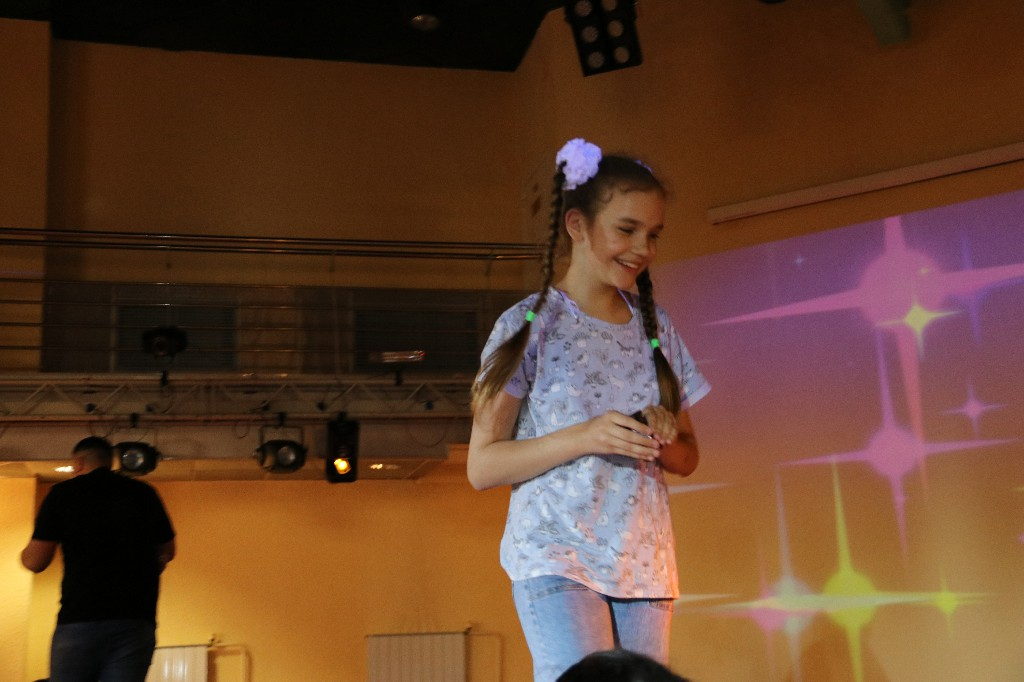16 июня 2023 в 11:20 часов в диско-зале КДЦ «Кристалл» прошла дискотека для учащихся школьного лагеря