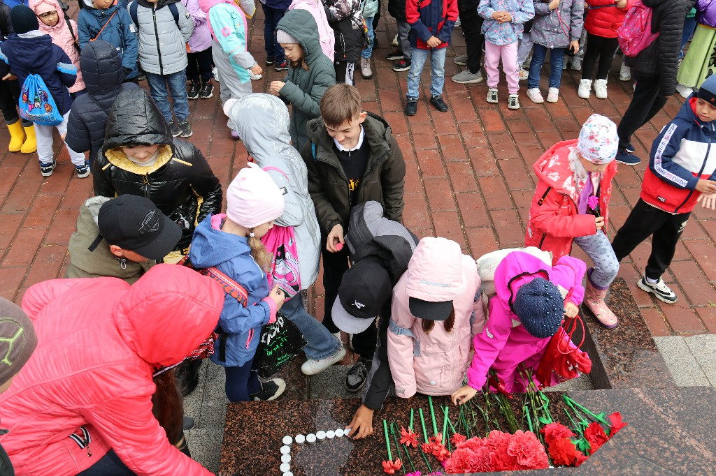 22 июня – День памяти и скорби. Всероссийская патриотическая акция «Свеча памяти» состоялась у мемориала «Героев России» на площади КДЦ «Кристалл» #МыПомним