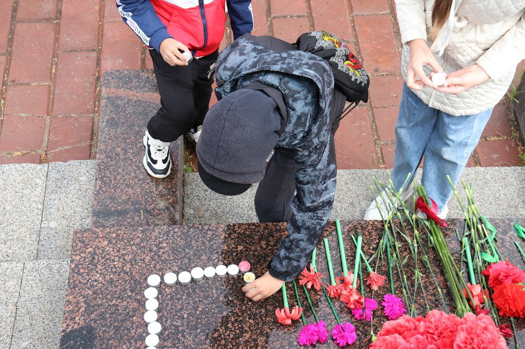 22 июня – День памяти и скорби. Всероссийская патриотическая акция «Свеча памяти» состоялась у мемориала «Героев России» на площади КДЦ «Кристалл» #МыПомним