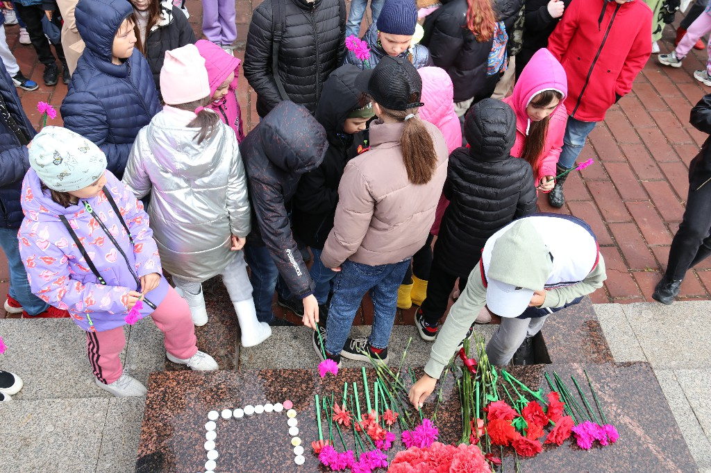 22 июня – День памяти и скорби. Всероссийская патриотическая акция «Свеча памяти» состоялась у мемориала «Героев России» на площади КДЦ «Кристалл» #МыПомним