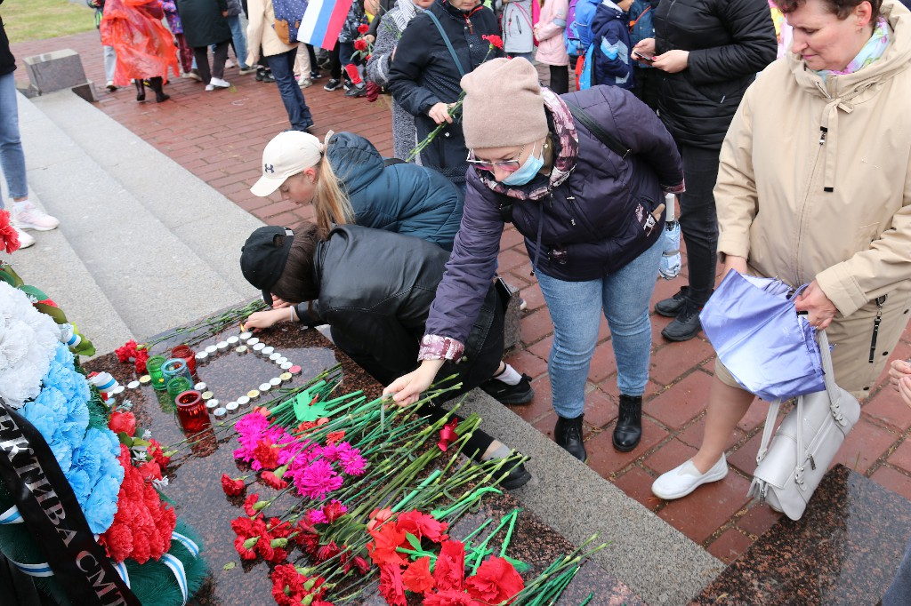 22 июня – День памяти и скорби. Всероссийская патриотическая акция «Свеча памяти» состоялась у мемориала «Героев России» на площади КДЦ «Кристалл» #МыПомним