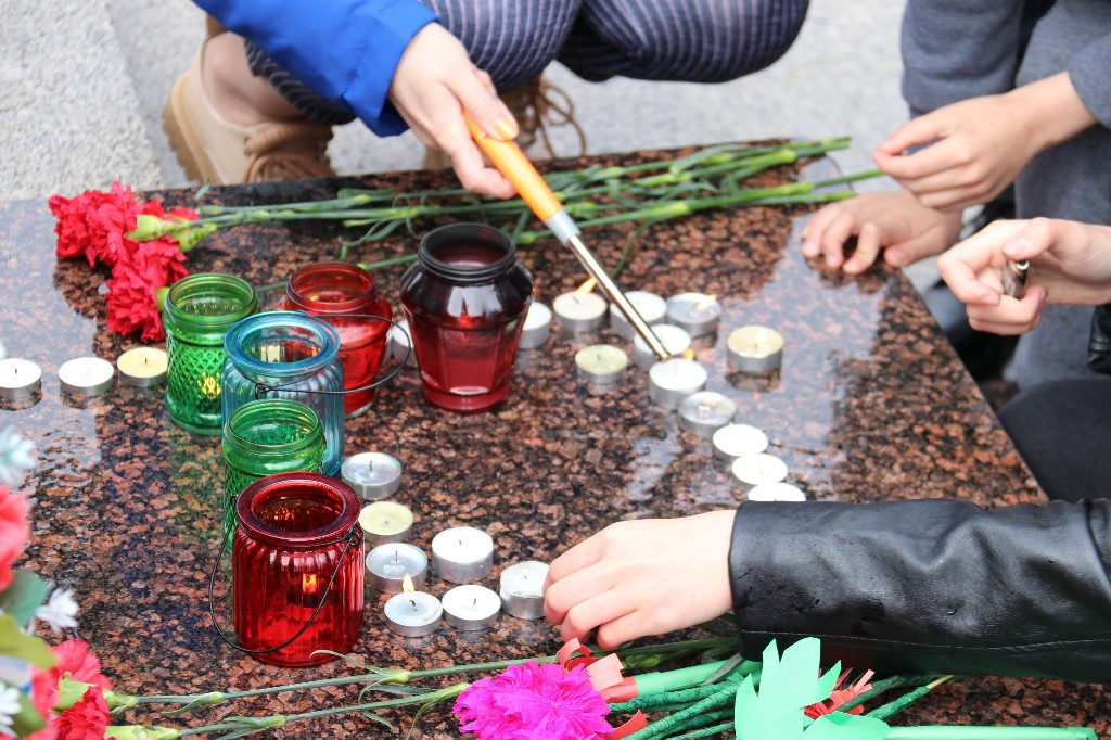 22 июня – День памяти и скорби. Всероссийская патриотическая акция «Свеча памяти» состоялась у мемориала «Героев России» на площади КДЦ «Кристалл» #МыПомним