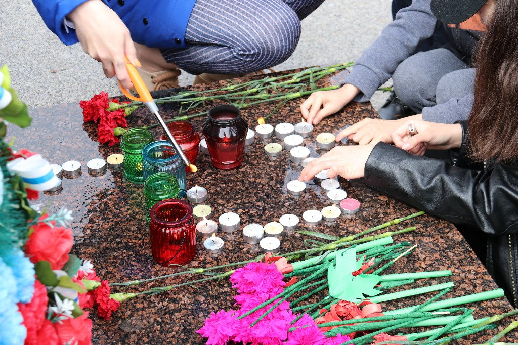 22 июня – День памяти и скорби. Всероссийская патриотическая акция «Свеча памяти» состоялась у мемориала «Героев России» на площади КДЦ «Кристалл» #МыПомним