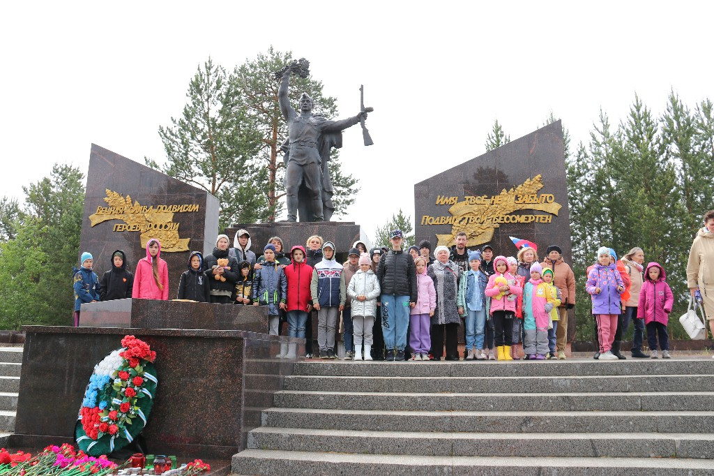 22 июня – День памяти и скорби. Всероссийская патриотическая акция «Свеча памяти» состоялась у мемориала «Героев России» на площади КДЦ «Кристалл» #МыПомним
