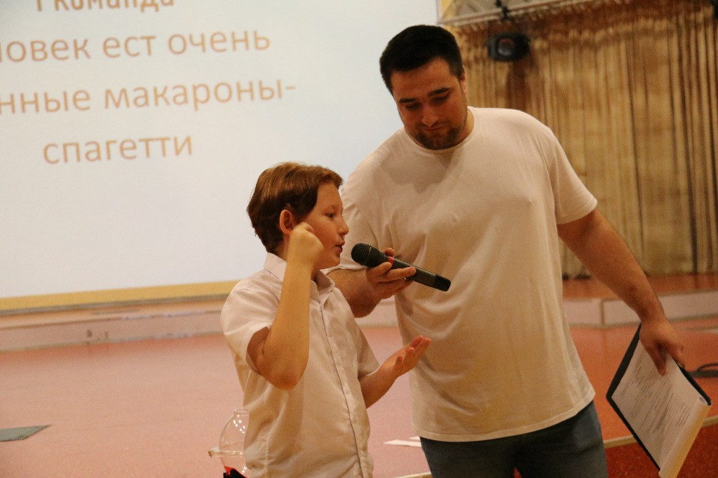 14 сентября 2023 г. в 14:00 часов в диско-зале МБУ КДЦ «Кристалл» прошло очень веселое и интересное мероприятие – интеллектуальное ШОУ для школьников «Пойми меня»
