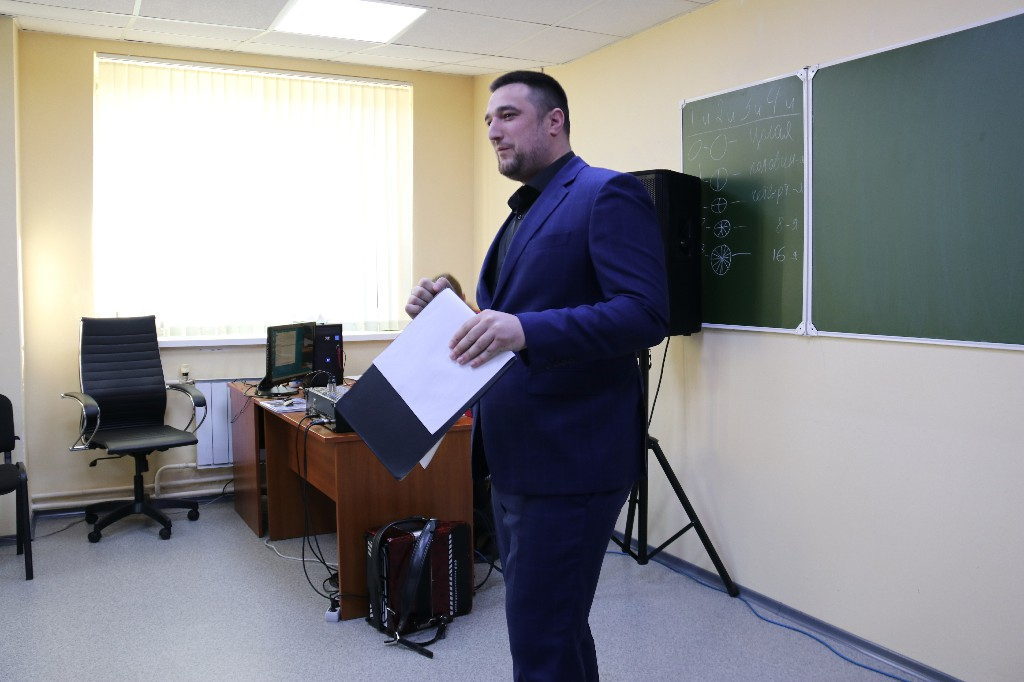 30 сентября 2023 г КДЦ «Кристалл» поздравили пожилых жителей посёлка Нижнесортымский, предоставив праздничный концерт, посвящённый Дню пожилого человека