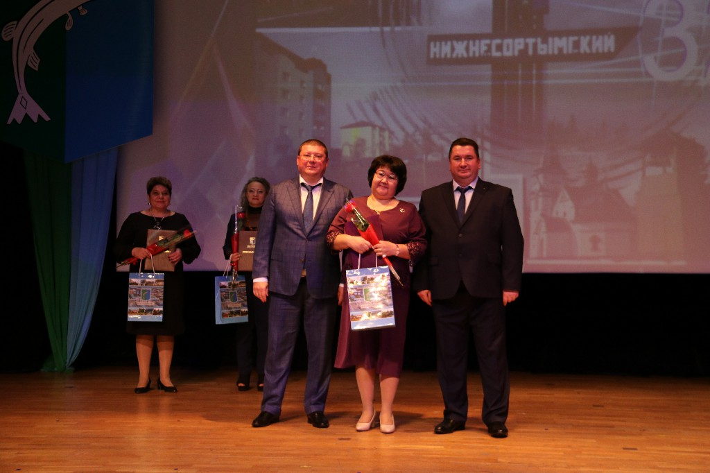 14 октября 2023 года в 11:00 часов состоялся торжественный театрализованный концерт «Сокровища Нижнесортымского», посвященный 32-ой годовщине поселка Нижнесортымский