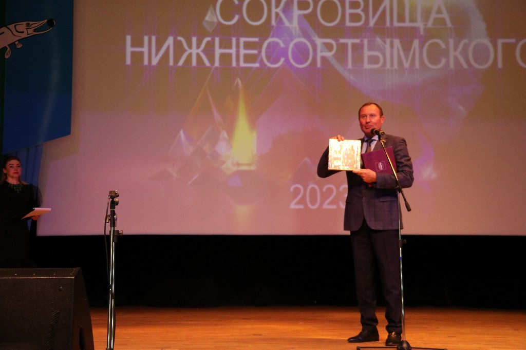 14 октября 2023 года в 11:00 часов состоялся торжественный театрализованный концерт «Сокровища Нижнесортымского», посвященный 32-ой годовщине поселка Нижнесортымский